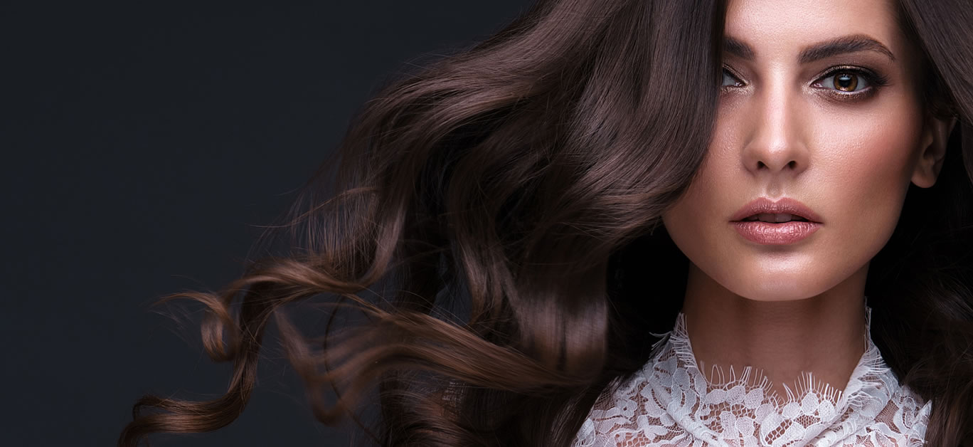 Vrouw met prachtige haarextensions